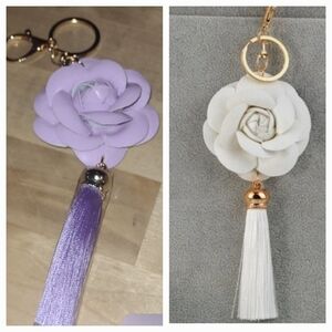 Elegant Floral Tassel Keychain White Or Purple (1 Item)